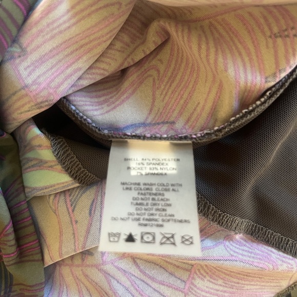 Title Nine spots top. EUC - Picture 5 of 6